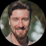 Porträtfoto von Sascha Rahn, dem Freelancer hinter heysash